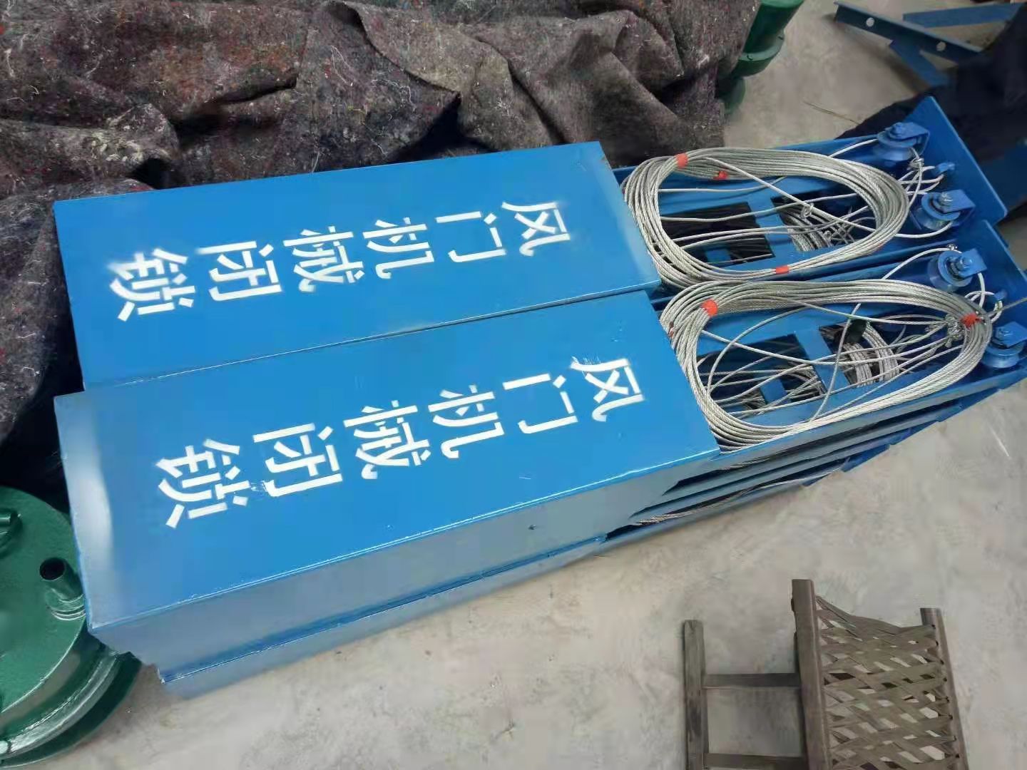 礦用平衡風(fēng)門機(jī)械閉鎖裝置